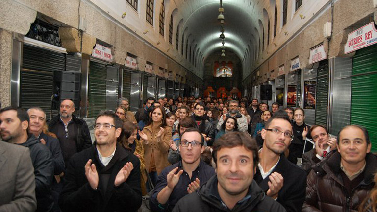 Participantes en la presentación de Creatividade Galega, en el Mercado de Abastos de Santiago de Compostela.